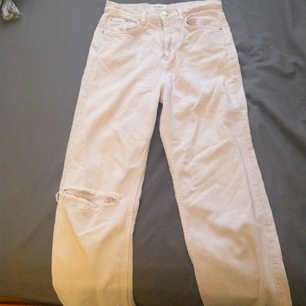 Jeans from pull&bear, super comfortable for a day to day.